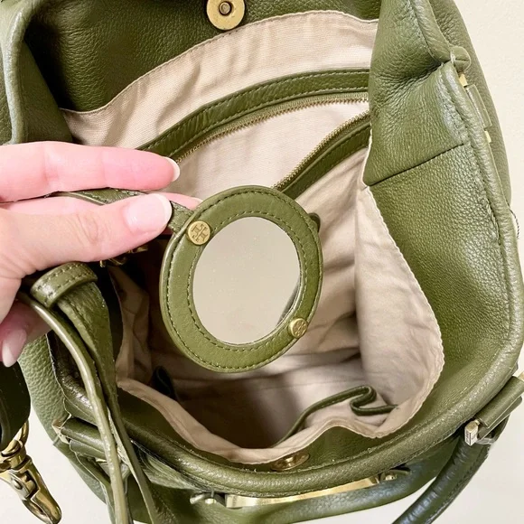 Tory Burch Green Shoulder Bag with Gold Accents - Picture 3 of 4